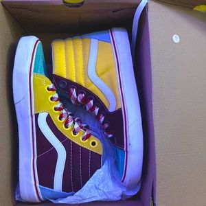 Limited edition vans off the wall red white green yellow colors!